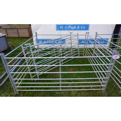 1192 - Galvanised sheep hurdles 6ft -6