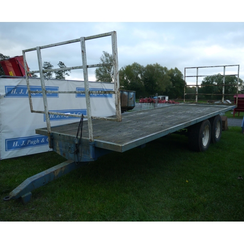 1289 - Tandem axle bale trailer with thriples 25ft. Brakes working, lights.