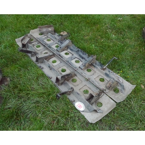 1361 - Landrover 110 under chassis guards