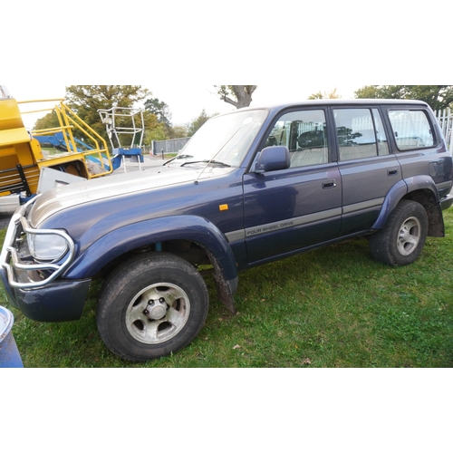 1447 - Toyota Land Cruiser 24V 4WD. Petrol. No MOT, drove to site. Reg. M872 HPC. V5