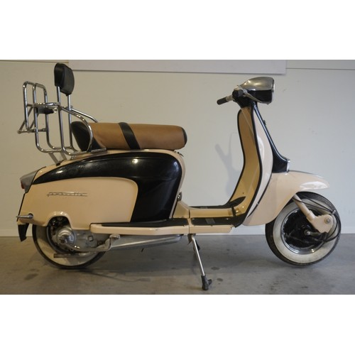 735 - Lambretta Li150 Silver Special scooter. 1974. one of the last 300 made. Spanish. Runs well. Comes wi... 