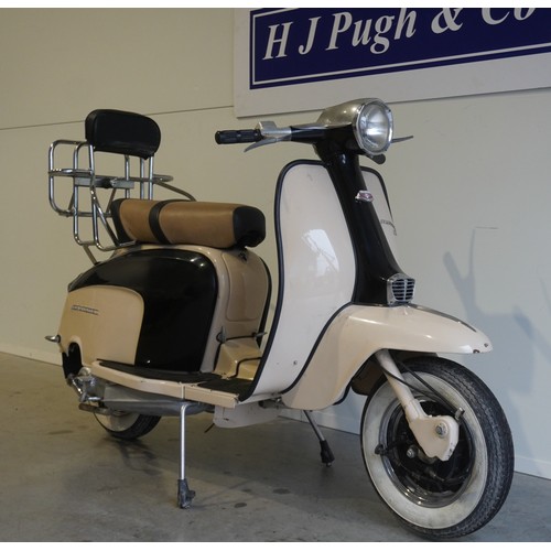 735 - Lambretta Li150 Silver Special scooter. 1974. one of the last 300 made. Spanish. Runs well. Comes wi... 