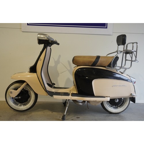 735 - Lambretta Li150 Silver Special scooter. 1974. one of the last 300 made. Spanish. Runs well. Comes wi... 