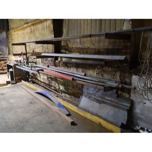 342 - Work bench and steel offcuts