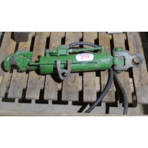 394 - John Deere Cat 3/4 hydraulic top link