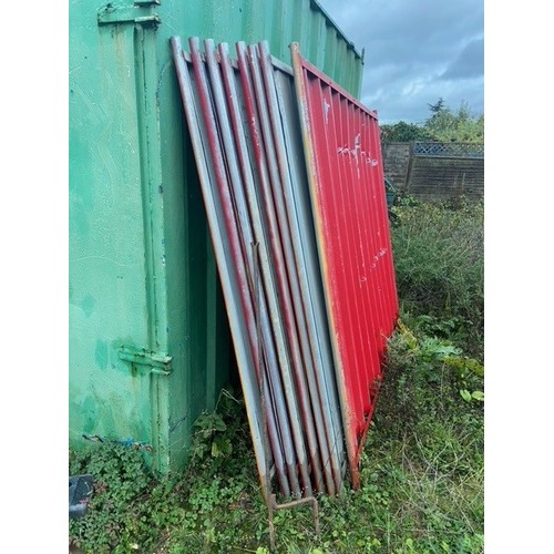 1488 - 10 -  Steel fencing panels with rubber feet and clips. 2050mm high x 2000 mm wide