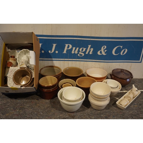 77 - Assorted stoneware and porcelain bowls etc