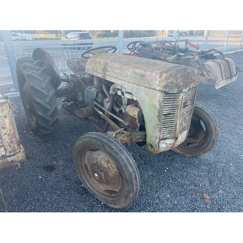 1029 - Ferguson T20 tractor. petrol. needs some attention