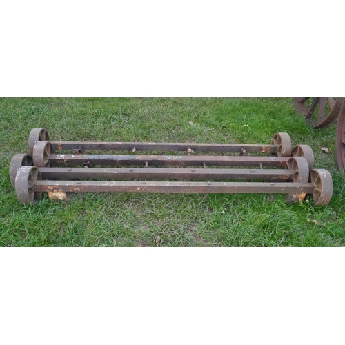 1057 - 4- 7ft Solid axles and cast iron wheels