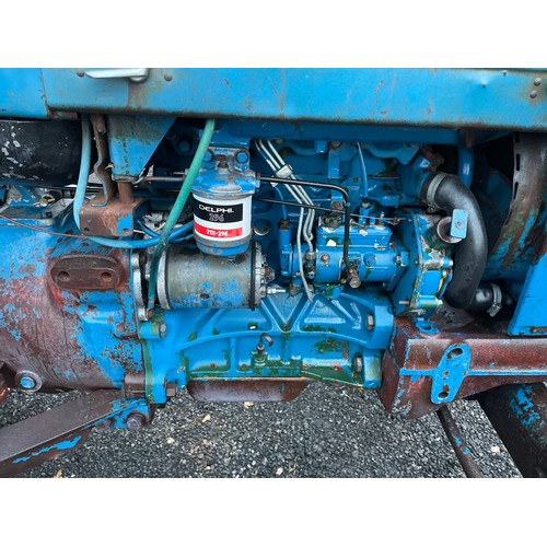 1020 - Ford 4000 tractor. 1974. Later type engine fitted, for restoration. V5