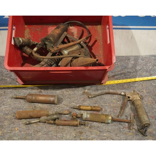 405 - Box of assorted grease guns to include Tecelemit