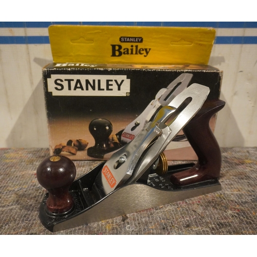 470 - Vintage Stanley No.4 wood plane in original box