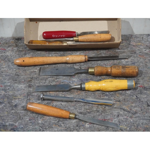 504 - Box of assorted wood chisels to include 1 Sorby and Marples