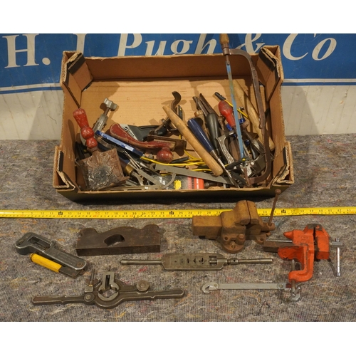 518 - Large quantity of engineering tools to include chisels, planes & vices etc