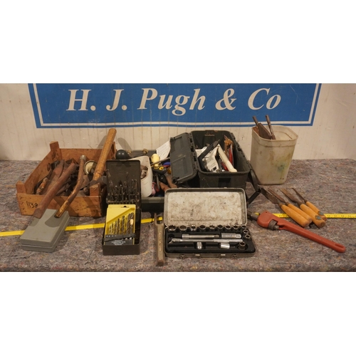 538 - Assorted tools to include drill bits, socket set, chisels etc