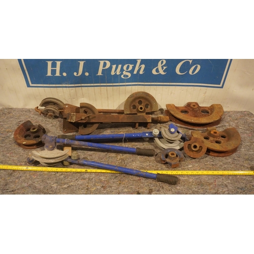 547 - Assorted pipe benders and pipe bending accessories