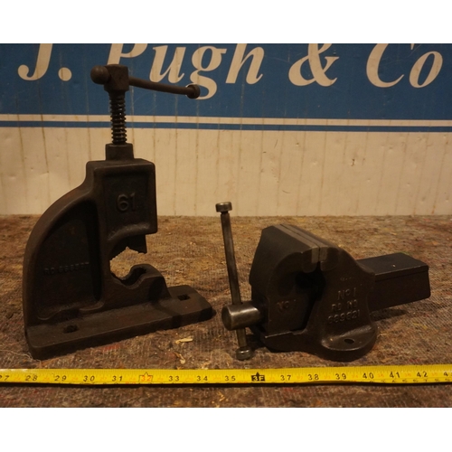 786 - Parkinson's No.1 bench vice and Record No.61 pipe vice