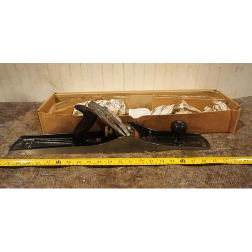 824 - Stanley No.7 plane boxed