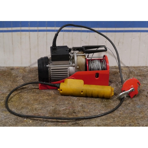 867 - Hilke 250kg electric winch