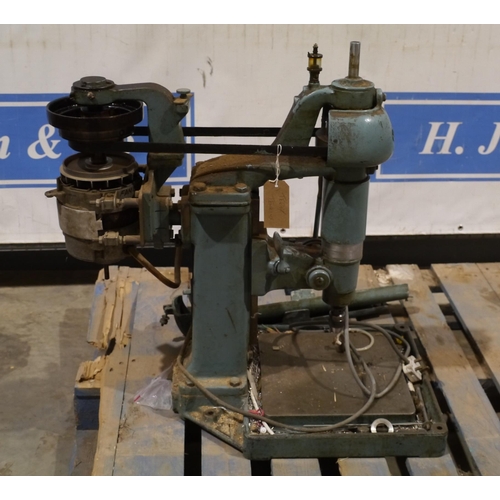 911 - Belt driven pillar drill