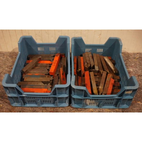 1096 - 2 Boxes of brazed lathe tooling