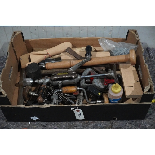 1131 - Assorted hand tools to include hand drills, bit and brace etc