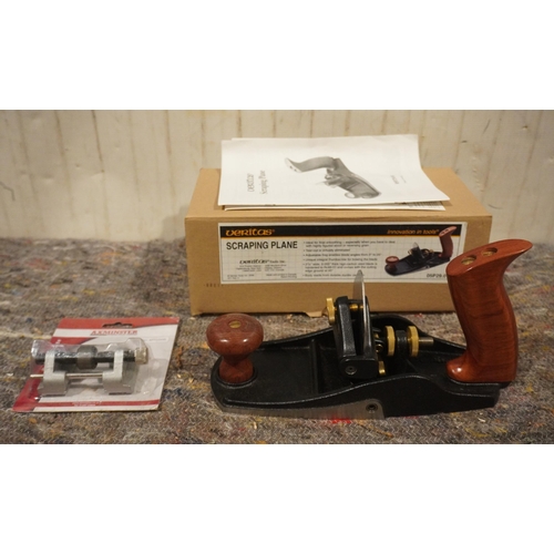 1027 - Veritas scraping plane in original box with Axminster wide honing guide