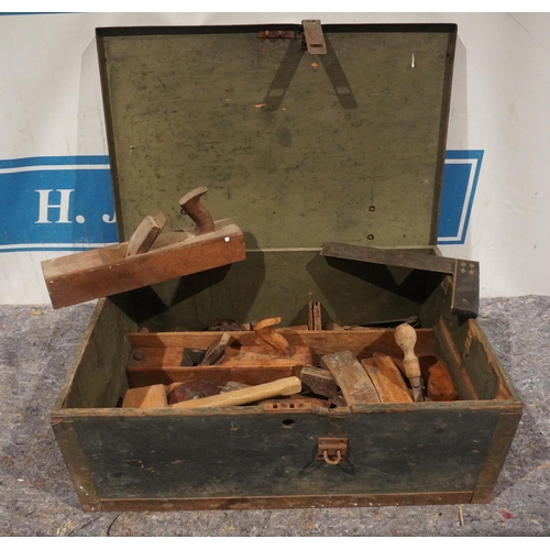 1160 - Carpenter's toolbox with assorted wood working tools to include smoothing planes etc