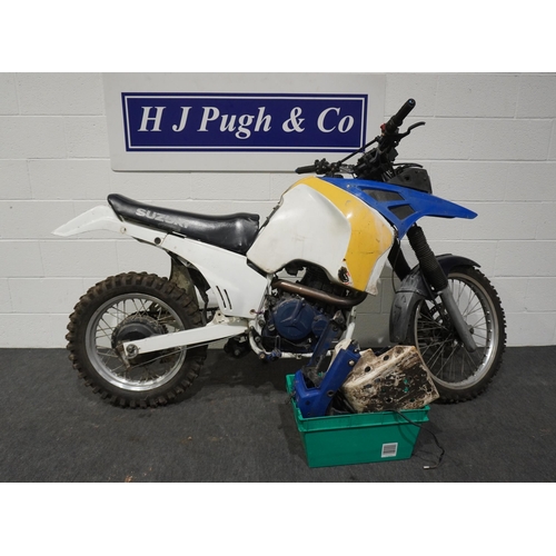 796 - Suzuki DR800 BIG. 1991-1992. Engine runs from separate fuel supply, body loosely attached. German lo... 