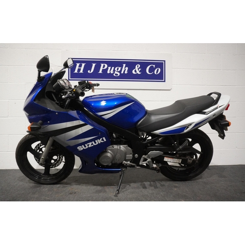 798 - Suzuki GS500 F motorcycle. 2004. Runs and rides. MOT until 8/12/22. Imported. Reg. PL54 FMX. Keys an... 