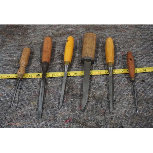 633 - Quantity of Marples and other chisels