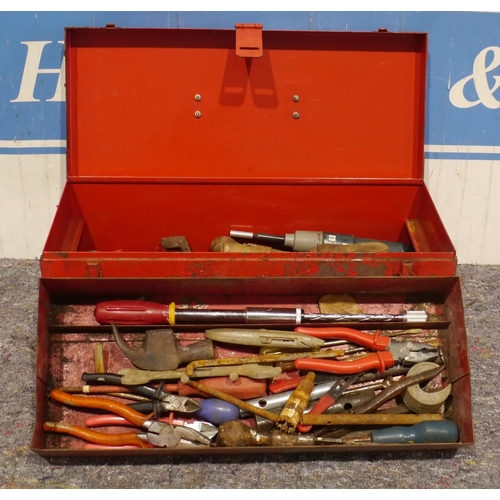1177 - Metal toolbox and contents of assorted handtools