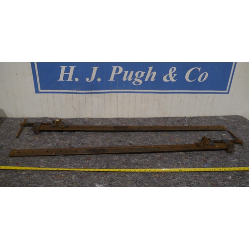 1184 - Pair of Record 4ft sash clamps