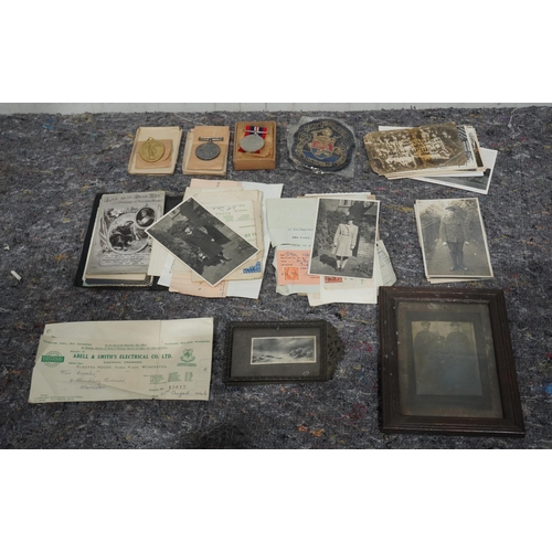 584 - WWI Medals marked Thompson, photos etc