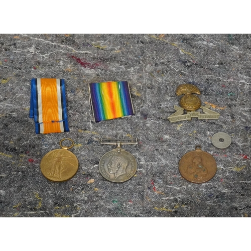 585 - WWI Medal set marked Private G Llewellyn