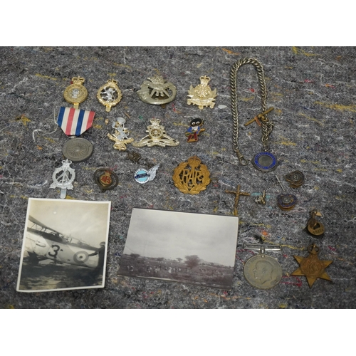 573 - Assorted military badges and medals to include WWI medal for Private JWR Scot