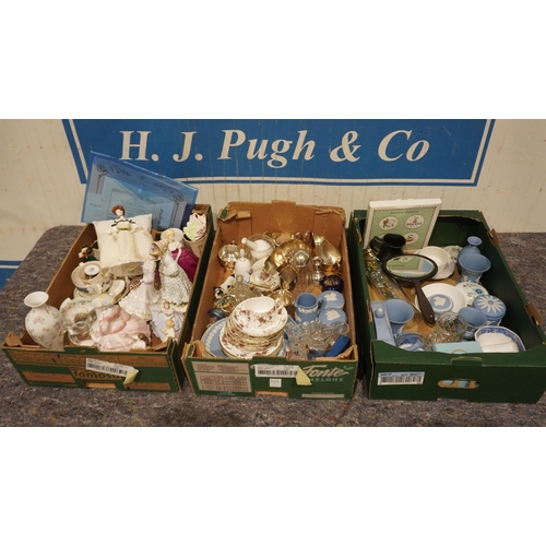 549 - Large quantity of porcelain and china to include Wedgewood and figurines