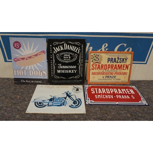 542 - Assorted tin signs to include Jack Daniels, Indian Motorcycles etc