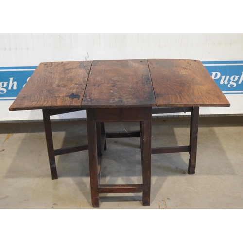 118 - Oak gate leg table 45x31