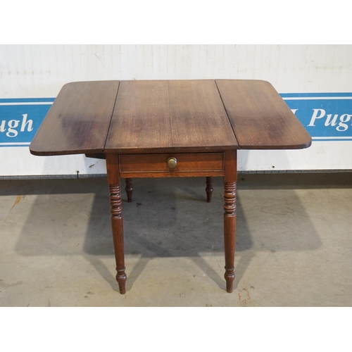 119 - Oak drop leaf table with 1 drawer 36x43