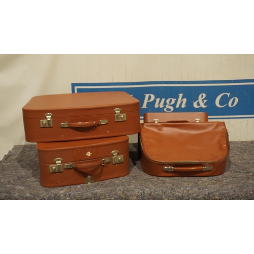 618 - Assorted leather suitcases