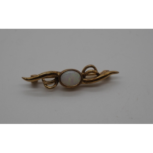 456 - 9ct Gold and opal bar brooch