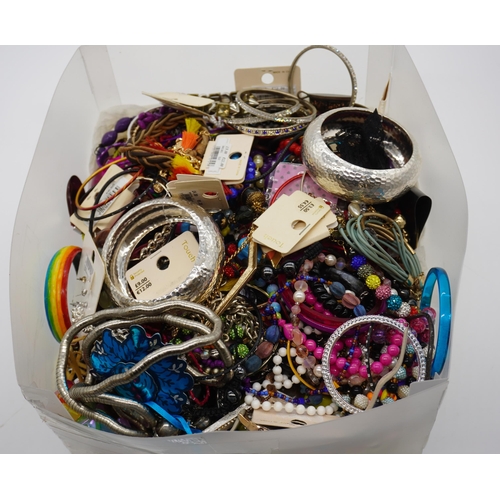 617 - Box of costume jewellery