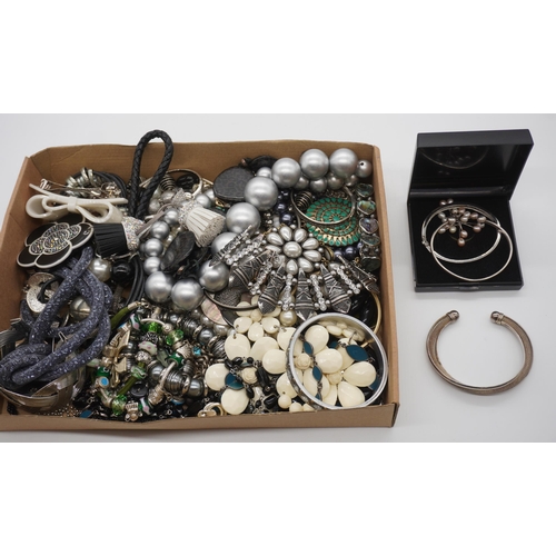 616 - Box of costume jewellery to include some silver bangles