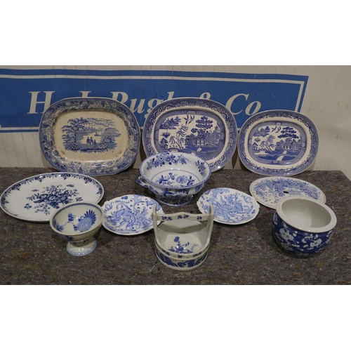 508 - Quantity of blue and white china to include willow pattern and Royal china works