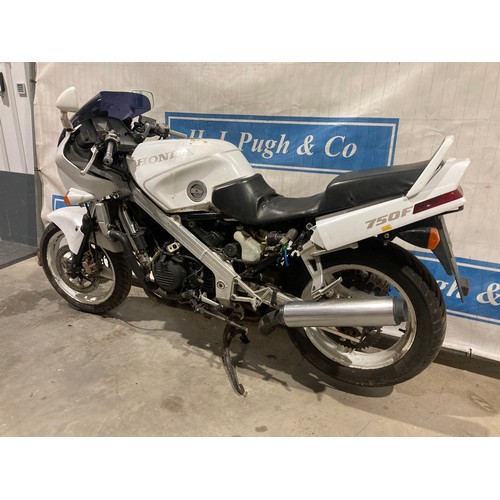 820 - Honda VFR 750 motorcycle. 1987. Runs well, good engine, exhaust and all electronics work. No docs