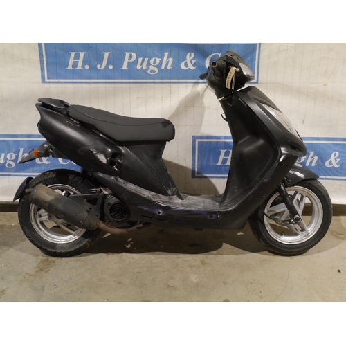 72 - SYM Jet Euro X50 moped. 2004. No docs or ID. Non-runner