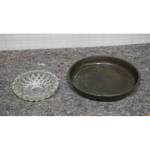 645 - Brass bowl and glass dish