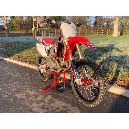 812 - Honda CRF 450 motocross bike. 2014. Runs & Rides really well. Recent oil and filter change