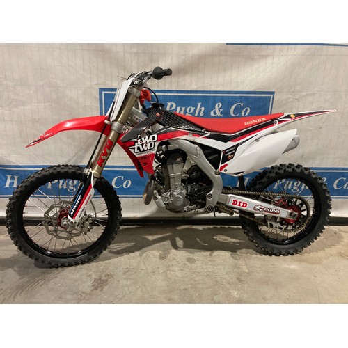 812 - Honda CRF 450 motocross bike. 2014. Runs & Rides really well. Recent oil and filter change